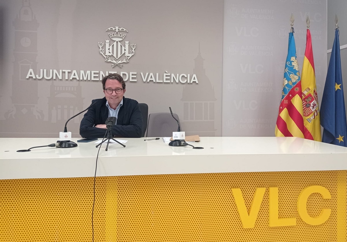 El Concejal Juan Giner da cuenta de la moción aprobada sobre la licencia al Valencia CF para las obras del nuevo Mestalla